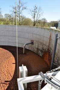 Silo à boues liquides agité avec équipements de contrôle - Avant déshydratation 