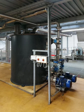 Cuve et pompe de reprise eaux recyclées.